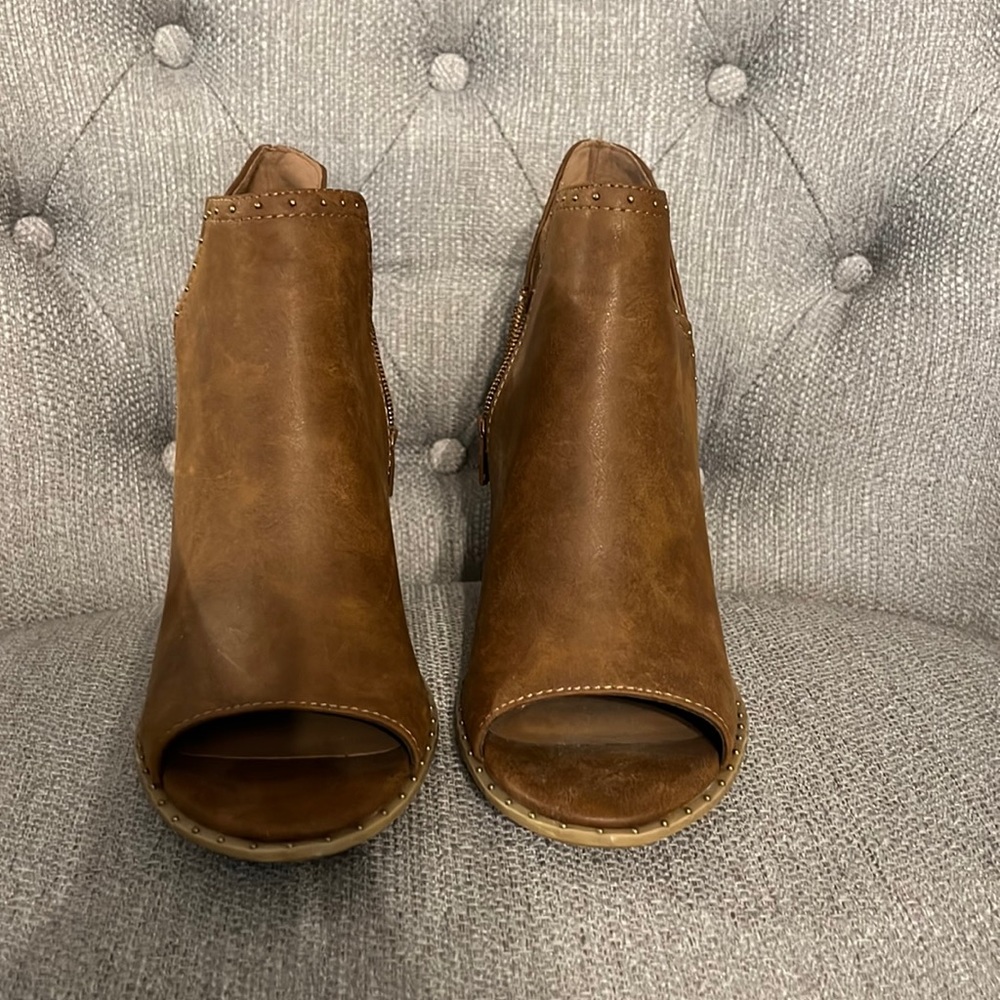 NWOT Soda Peep-Toe Ankle Booties
